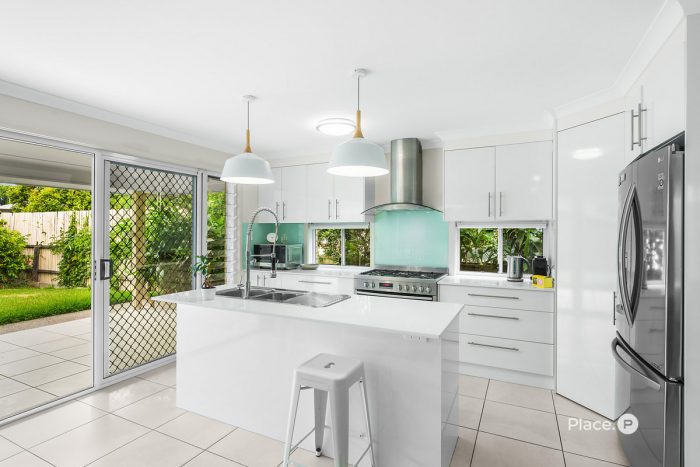 10 Carbethon St, Manly QLD 4179, Australia