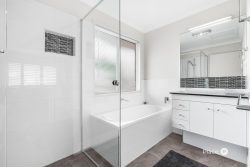 10 Carbethon St, Manly QLD 4179, Australia