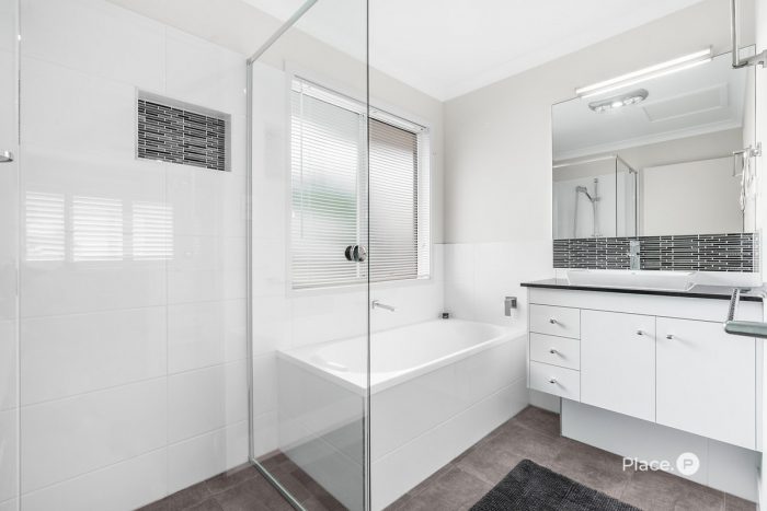 10 Carbethon St, Manly QLD 4179, Australia