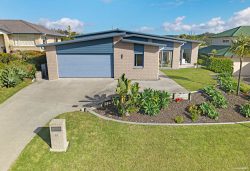 61 Roberta Crescent, Orewa, Rodney, Auckland, 0931, New Zealand