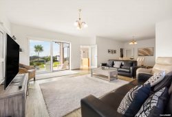 61 Roberta Crescent, Orewa, Rodney, Auckland, 0931, New Zealand