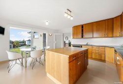 61 Roberta Crescent, Orewa, Rodney, Auckland, 0931, New Zealand