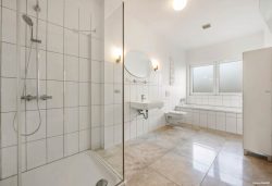 61 Roberta Crescent, Orewa, Rodney, Auckland, 0931, New Zealand