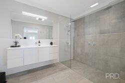 25 Rodeo Dr, Hillvue NSW 2340, Australia