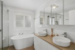 18 Stirling Cres, Fletcher NSW 2287, Australia