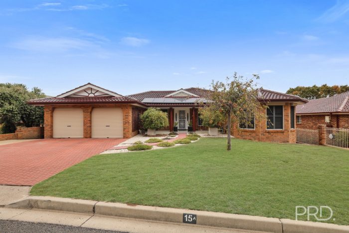 15A Bandalong St, Hillvue NSW 2340, Australia