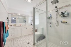 15A Bandalong St, Hillvue NSW 2340, Australia