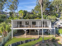53 Carolina Park Rd, Avoca Beach NSW 2251, Australia
