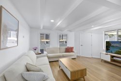 53 Carolina Park Rd, Avoca Beach NSW 2251, Australia