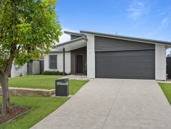 5 Bathers Wy, Morisset Park NSW 2264, Australia