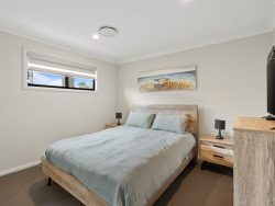 5 Bathers Wy, Morisset Park NSW 2264, Australia