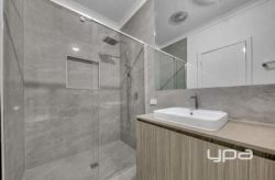 9 Bear St, Tarneit VIC 3029, Australia