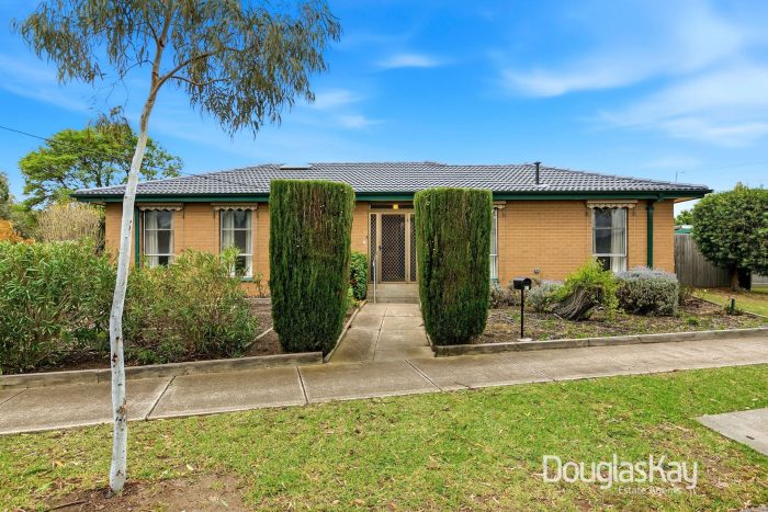 11 Buckingham Cres, Sunshine West VIC 3020, Australia