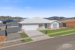13 Crested Avenue, Moore Creek NSW 2340, Australia