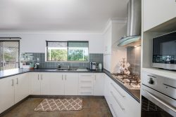 14 Foxlee St, Proserpine QLD 4800, Australia