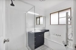 18 Tropical Ave, Andergrove QLD 4740, Australia