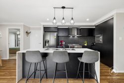 13 Glendale Cres, Heathwood QLD 4110, Australia