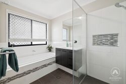 13 Glendale Cres, Heathwood QLD 4110, Australia