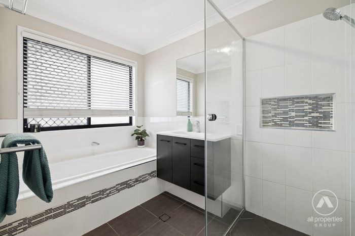 13 Glendale Cres, Heathwood QLD 4110, Australia