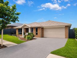 5 Gleneagles Ave, Heddon Greta NSW 2321, Australia