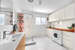 104 Gloucester Ave, Hideaway Bay QLD 4800, Australia