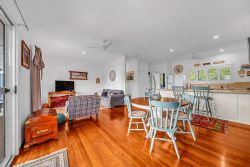 104 Gloucester Ave, Hideaway Bay QLD 4800, Australia