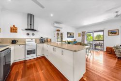 104 Gloucester Ave, Hideaway Bay QLD 4800, Australia