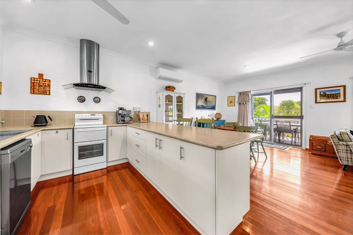 104 Gloucester Ave, Hideaway Bay QLD 4800, Australia