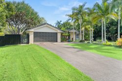21 Meadow Dr, Dundowran Beach QLD 4655, Australia