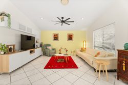 21 Meadow Dr, Dundowran Beach QLD 4655, Australia