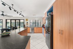 21 Meadow Dr, Dundowran Beach QLD 4655, Australia
