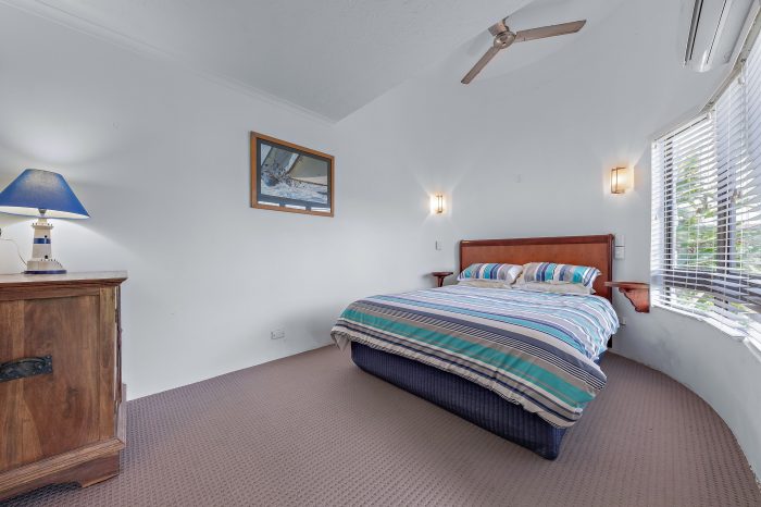 4 Harbour Ave, Shute Harbour QLD 4802, Australia