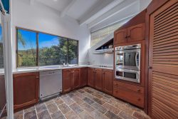 4 Harbour Ave, Shute Harbour QLD 4802, Australia
