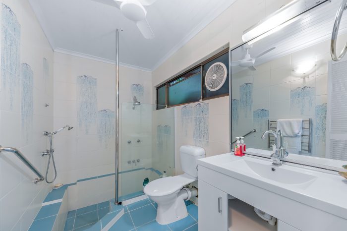4 Harbour Ave, Shute Harbour QLD 4802, Australia