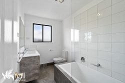 27 Henty Cl, Old Beach TAS 7017, Australia