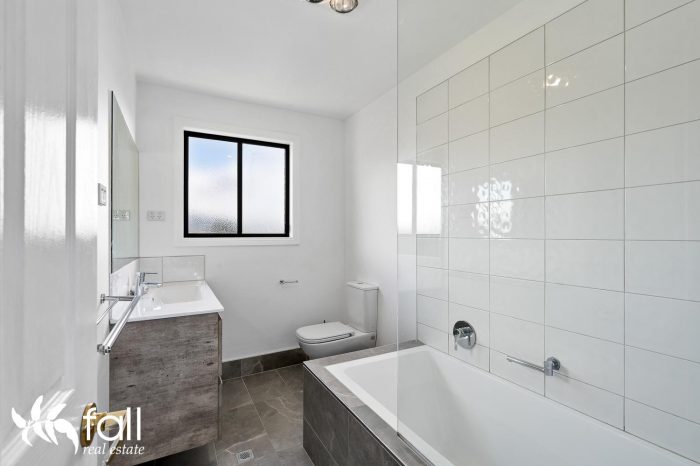 27 Henty Cl, Old Beach TAS 7017, Australia