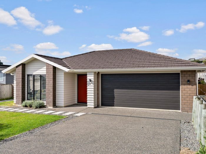 13 John Burke Drive, Aotea, Porirua, Wellington, 5024, New Zealand