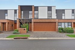 33 Lomandra Ave, Glenside SA 5065, Australia