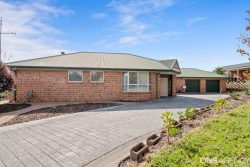 10 Manor Rise, Morwell VIC 3840, Australia