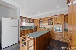 10 Manor Rise, Morwell VIC 3840, Australia