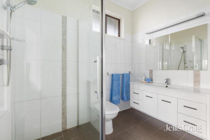 24 McAuley Dr, Rosanna VIC 3084, Australia