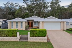 42 Pelican Dr, Rangeville QLD 4350, Australia