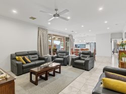 318 Pimpala Rd, Woodcroft SA 5162, Australia