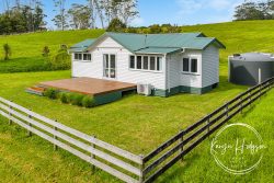 1571 Paparoa Oakleigh Road, Paparoa, Kaipara, Northland, 0571, New Zealand