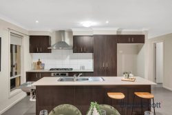 5 Mist Way, Tarneit VIC 3029, Australia