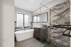 15 Tuscan Cct, Greenbank QLD 4124, Australia