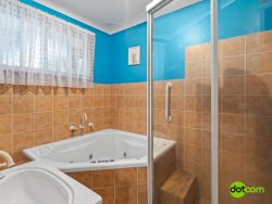 21 Wallarah Rd, Gorokan NSW 2263, Australia