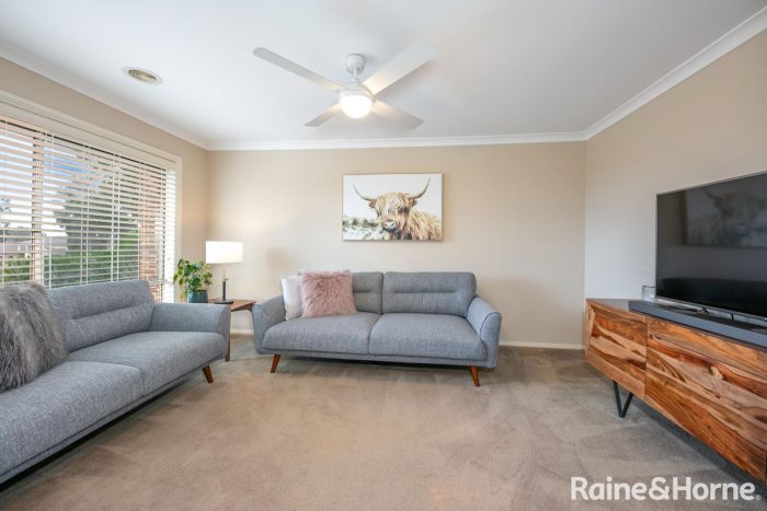 122 Phillip Dr, Sunbury VIC 3429, Australia
