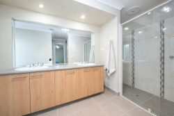 122 Phillip Dr, Sunbury VIC 3429, Australia