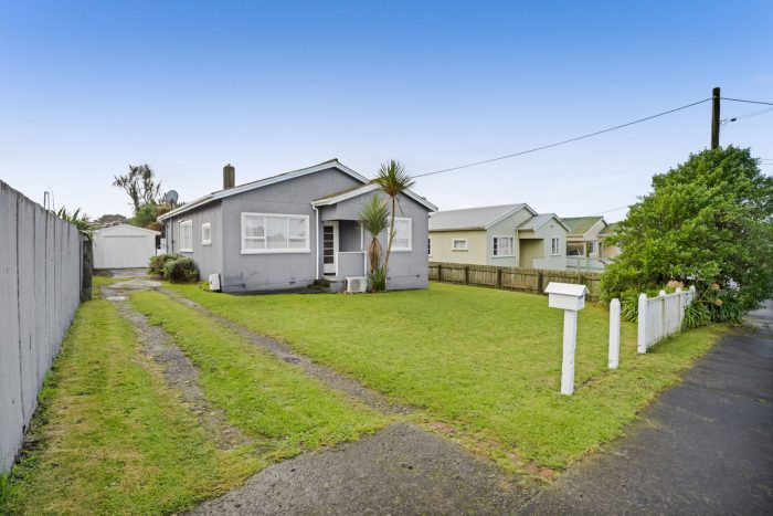 14 Leicester Street, Patea, South Taranaki, Taranaki, 4520, New Zealand